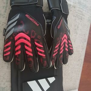 Adidas Predator Pro Goalkeeper Gloves